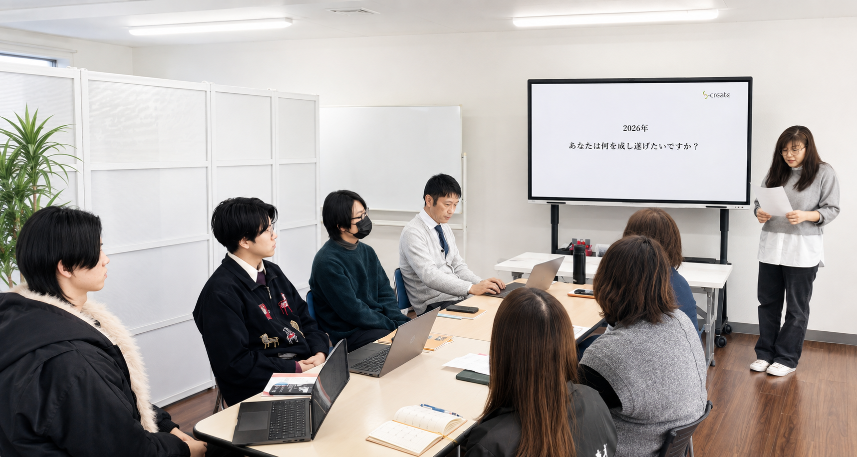 エスクリエイトの社内で社員が共に学び働く様子