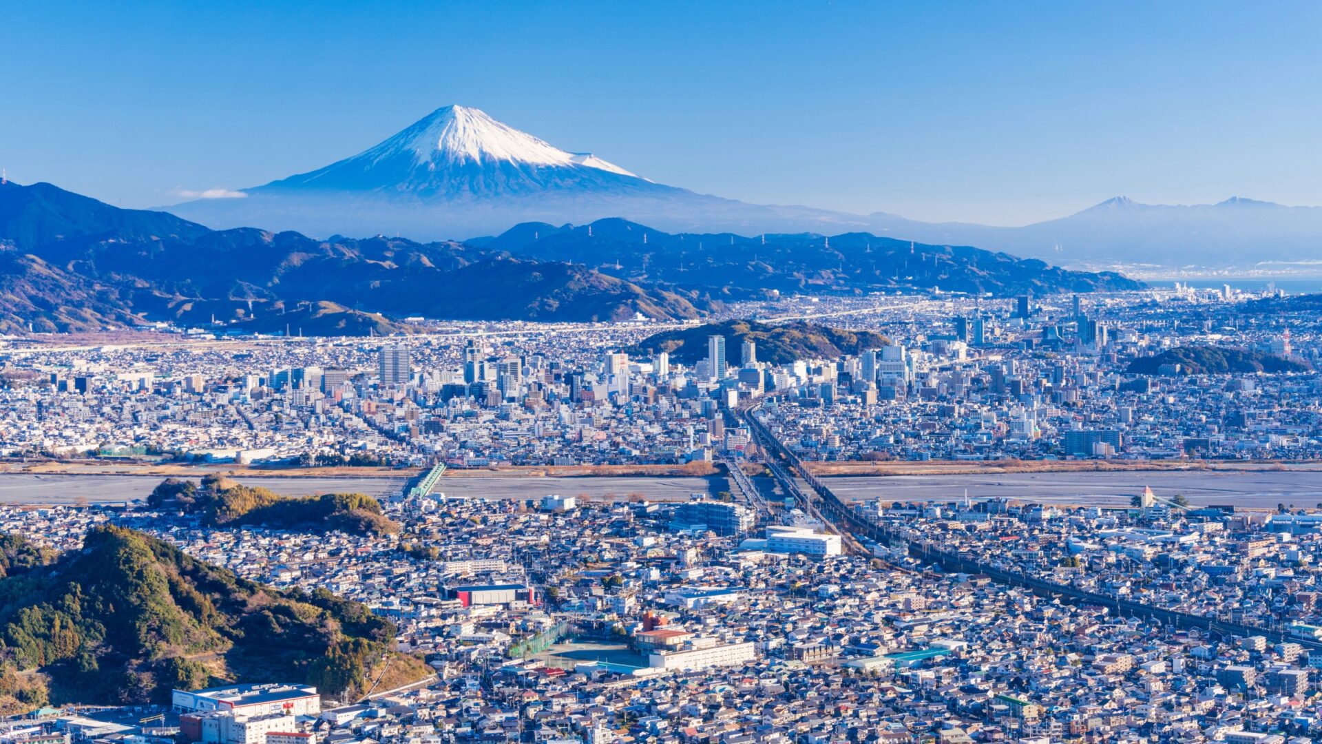 富士山と静岡市街を望む風景
