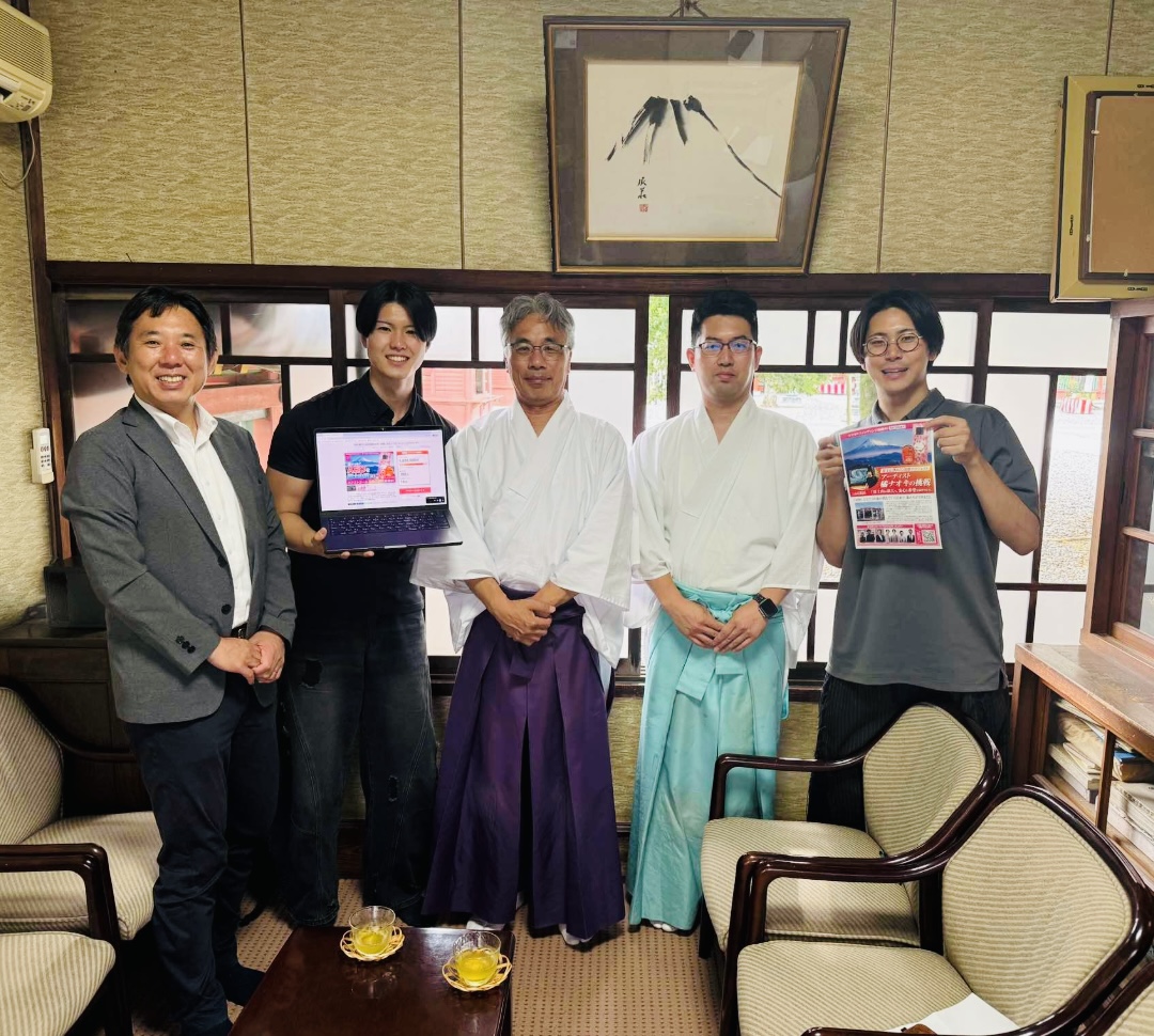 富士山へのAED設置に向け富士山本宮浅間大社と調整を行う様子